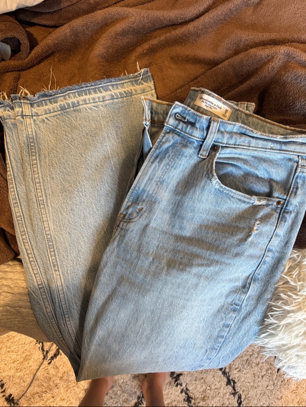 Abercrombie & Fitch The 90s Relaxed Jean High Rise - Picture 5 of 5